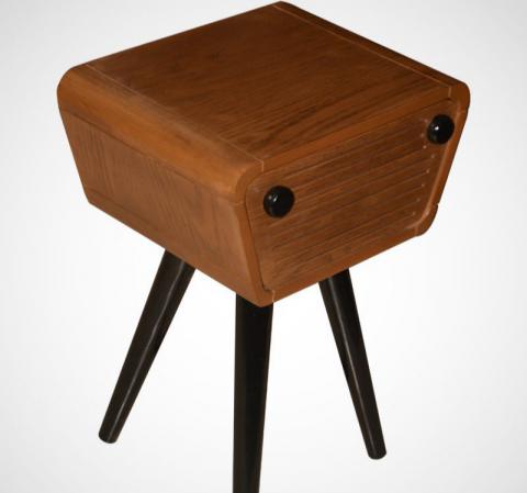 ویژگی های میز عسلی رادیویی