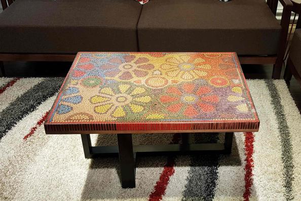 معرفی انواع میز جلو مبلی رنگی